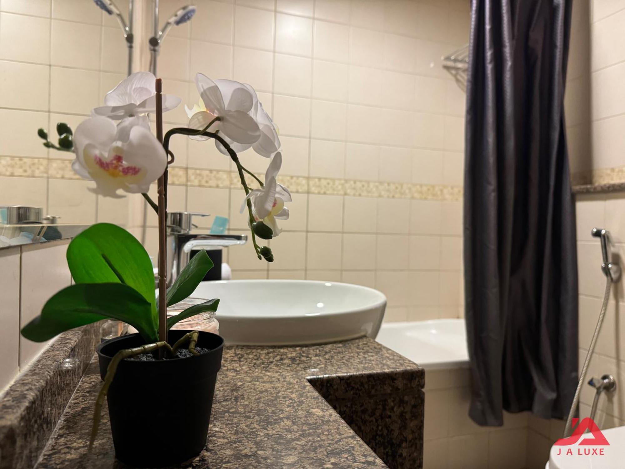 Cozy Marina & Sea View Apt In Bay Central Tower Dubai Marina With Modern Gym & Pool, Steps To Beach & Metro Exteriör bild